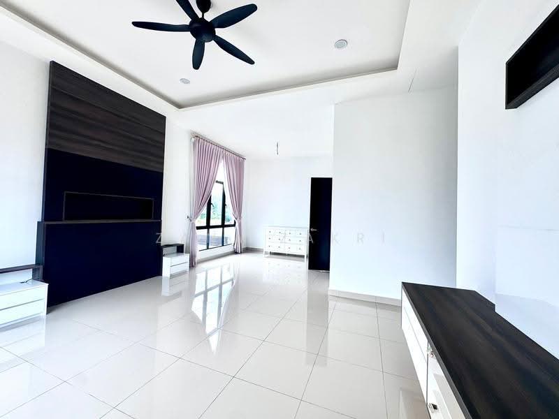 Semi-Detached House for Sale in Taman Melawati (Ulu Kelang) - Zana Zakri - Masterbedroom - PropertyGuru.com.my