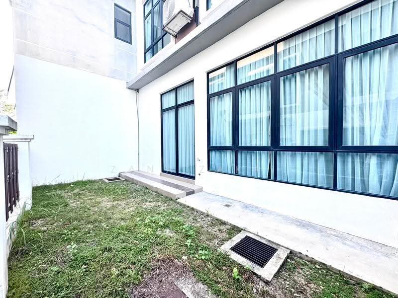 Semi-Detached House for Sale in Taman Melawati (Ulu Kelang) - Zana Zakri - Masterbedroom bathroom - PropertyGuru.com.my