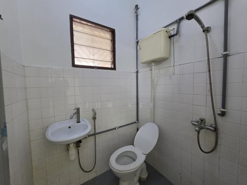 2-storey Terraced House for Sale in Taman Bukit Intan (Sri Petaling) - Jun Kee - Bathroom - PropertyGuru.com.my