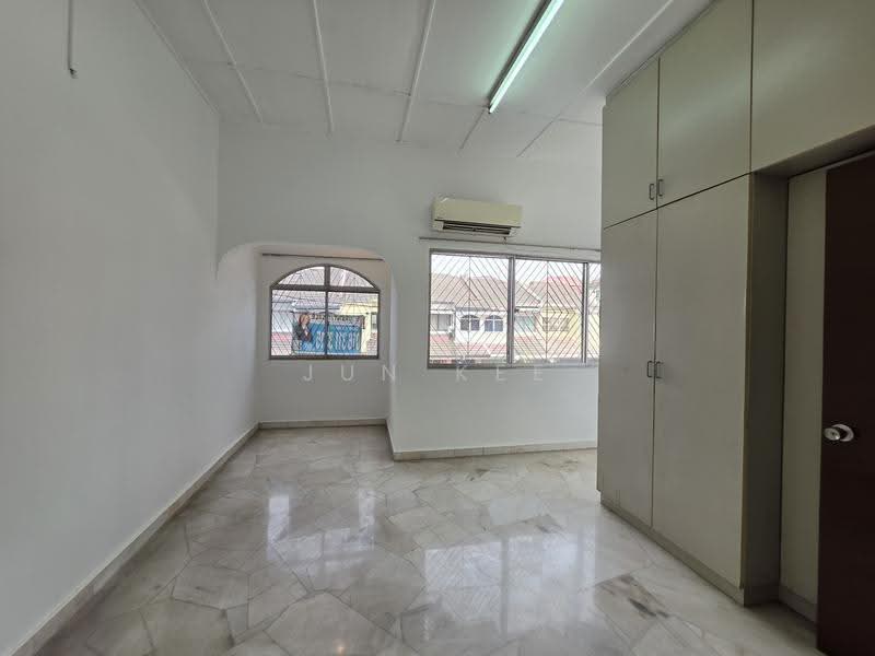 2-storey Terraced House for Sale in Taman Bukit Intan (Sri Petaling) - Jun Kee - Master Bedroom - PropertyGuru.com.my