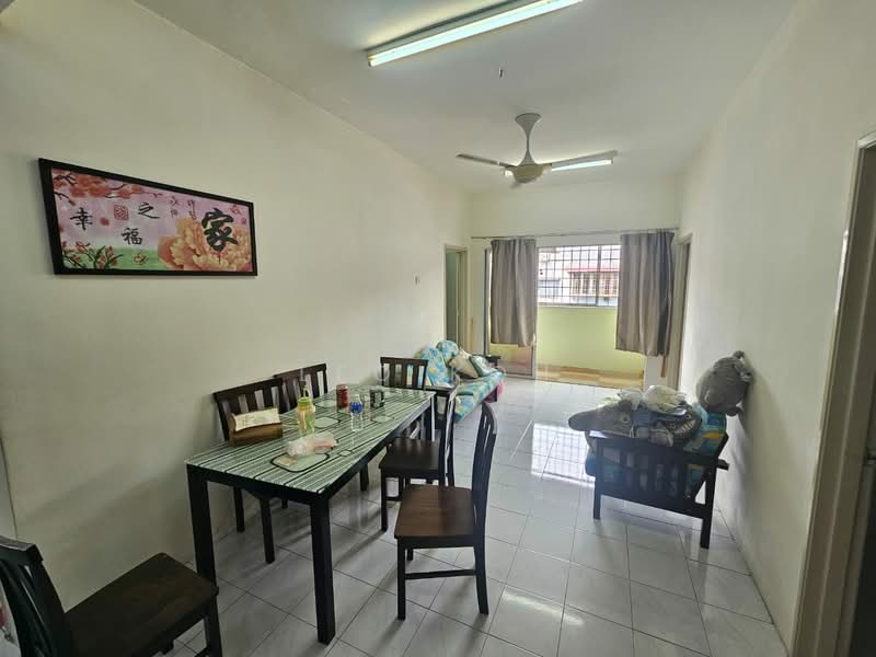 Pangsapuri untuk Dijual di Pangsapuri Putra Indah - Leo Koh - Living Room - PropertyGuru.com.my