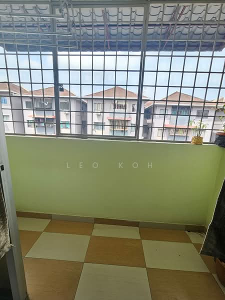 Pangsapuri untuk Dijual di Pangsapuri Putra Indah - Leo Koh - Balcony - PropertyGuru.com.my