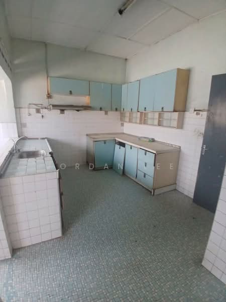 1-storey Terraced House for Sale in Taman Lucky (Bangsar) - Jordan Lee - Kitchen - PropertyGuru.com.my
