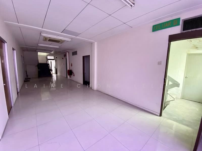 Gudang untuk Disewa di Petaling Jaya (Selangor) - Elaine Chong (Elle) - Corridor - PropertyGuru.com.my