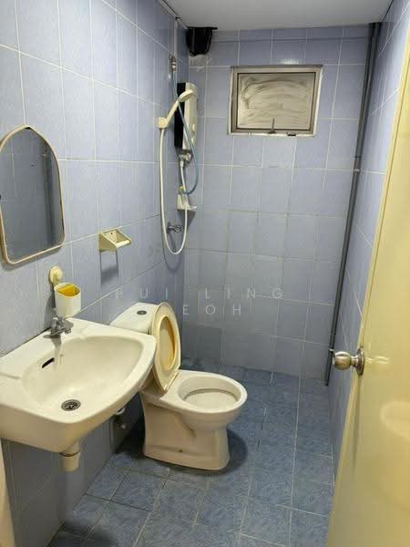 Kondominium untuk Disewa di Angkasa Condominiums - Pui Ling Teoh - Bathroom - PropertyGuru.com.my