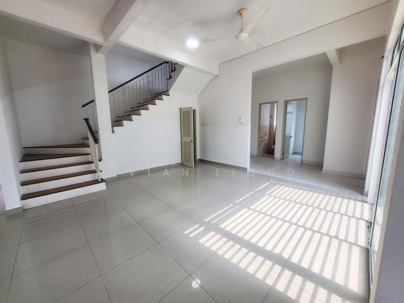 Rumah Berkembar untuk Dijual di Taman Pelangi Semenyih 2 (Semenyih) - Vivian Liong - Living Room - PropertyGuru.com.my