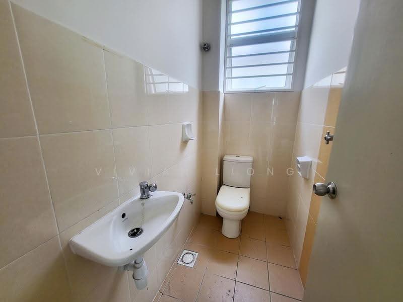 Rumah Berkembar untuk Dijual di Taman Pelangi Semenyih 2 (Semenyih) - Vivian Liong - Bathroom - G floor - PropertyGuru.com.my