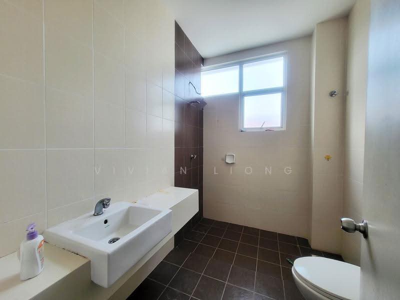 Rumah Berkembar untuk Dijual di Taman Pelangi Semenyih 2 (Semenyih) - Vivian Liong - Bathroom in Master Bedroom - 1st floor - PropertyGuru.com.my