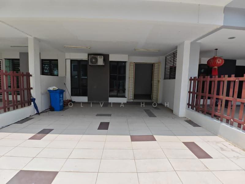 2-storey Terraced House for Sale in Setia Indah (Setia Alam) - Olivia Hoh - Porch area - PropertyGuru.com.my