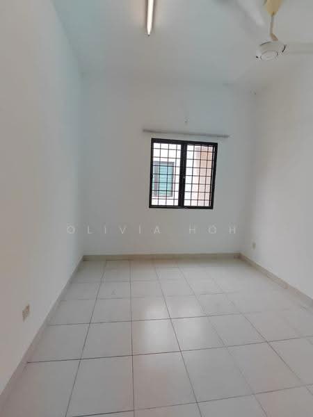 2-storey Terraced House for Sale in Setia Indah (Setia Alam) - Olivia Hoh - Third bedroom - PropertyGuru.com.my
