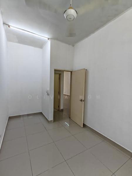 2-storey Terraced House for Sale in Setia Indah (Setia Alam) - Olivia Hoh - Forth bedroom (downstairs) - PropertyGuru.com.my