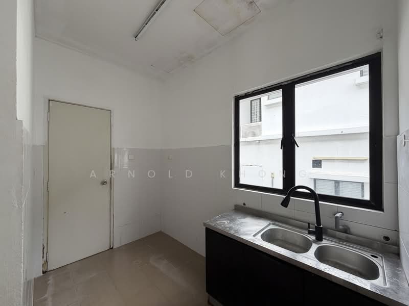 Rumah Teres 3 Tingkat untuk Dijual di Abadi Heights (Puchong) - Arnold Khong - Kitchen - PropertyGuru.com.my