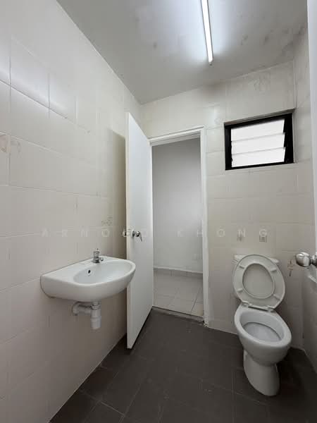 Rumah Teres 3 Tingkat untuk Dijual di Abadi Heights (Puchong) - Arnold Khong - Bathroom - PropertyGuru.com.my