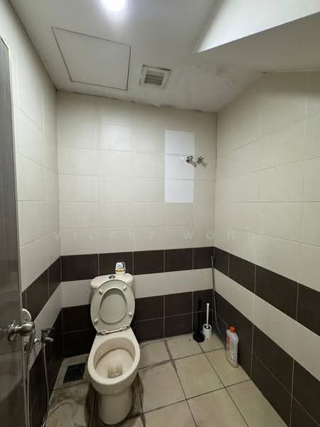 Kedai untuk Dijual di Taman Dagang Permai (Ampang) - Vickky Wong CF - Bathroom - PropertyGuru.com.my