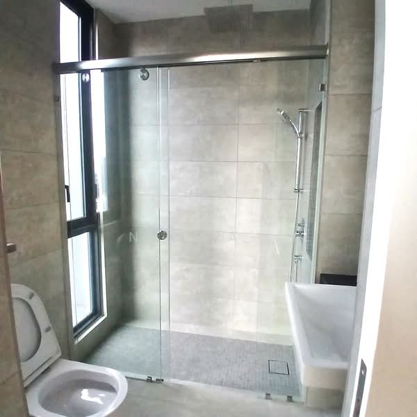 Servis Apartment untuk Dijual di The Sentral Suites - Nisha . - Bathroom - PropertyGuru.com.my