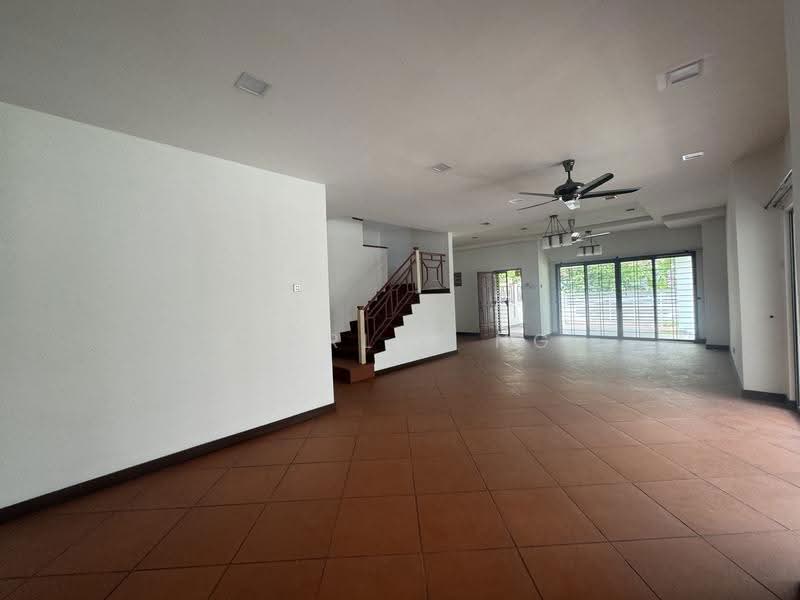2-storey Terraced House for Sale in Ara Damansara (Ara Damansara) - Shirley Ng - Living Room - PropertyGuru.com.my