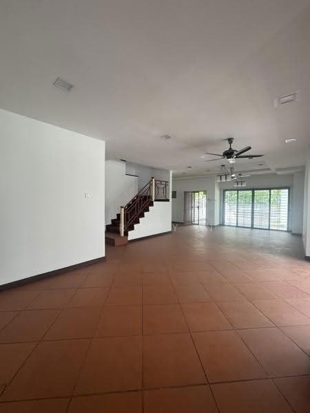 2-storey Terraced House for Sale in Ara Damansara (Ara Damansara) - Shirley Ng - Living Room - PropertyGuru.com.my