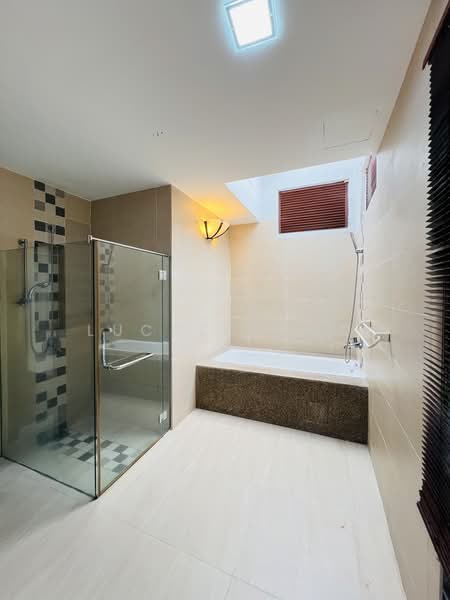Rumah Berkembar untuk Dijual di KL City Centre (Kuala Lumpur) - Lucas Choo - Bathroom - PropertyGuru.com.my