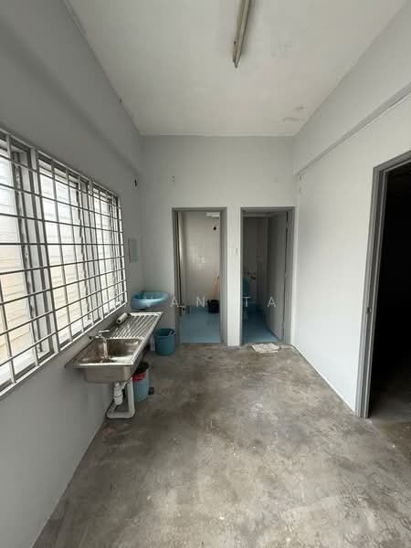 Shop / Office for Rent in Taman Bayu Perdana (Klang) - Vivan Tan - Bathroom - PropertyGuru.com.my