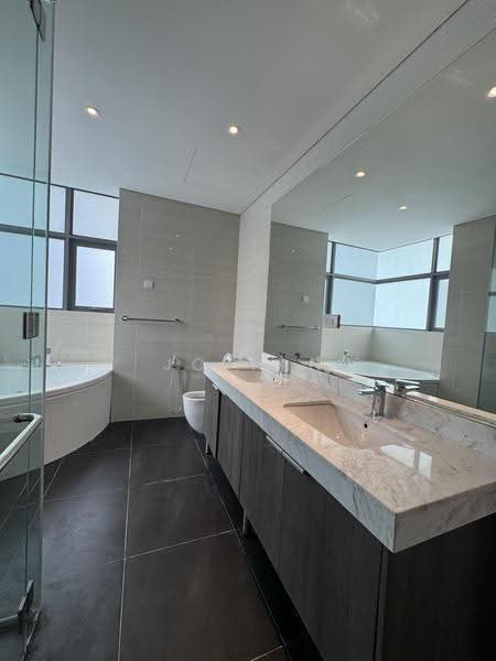 Kondominium untuk Disewa di Capella Embassy (D'Rapport Residences) - Jo Tan - Bathroom - PropertyGuru.com.my