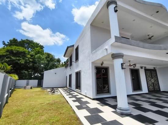 Jalan Serambi, End Lot Renovated w 5 rooms, Bukit Jelutong, Shah Alam, Selangor
