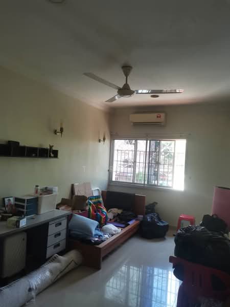 Rumah Teres untuk Dijual di Taman Serdang Jaya (Seri Kembangan) - Terry Chen - Bedroom - PropertyGuru.com.my
