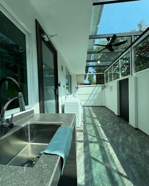 Rumah Teres 3-Tingkat untuk Dijual di Hermoso Residence Tanjung Lumpur (Kuantan) - Kenny Loo - PropertyGuru.com.my