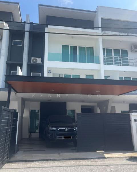 Rumah Teres 3-Tingkat untuk Dijual di Hermoso Residence Tanjung Lumpur (Kuantan) - Kenny Loo - PropertyGuru.com.my