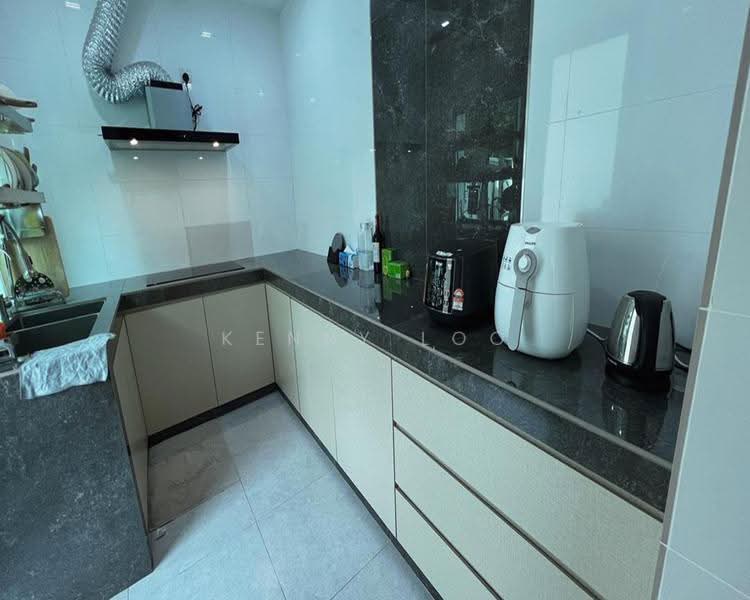 Rumah Teres 3-Tingkat untuk Dijual di Hermoso Residence Tanjung Lumpur (Kuantan) - Kenny Loo - PropertyGuru.com.my