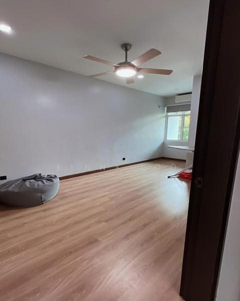 Rumah Teres 3-Tingkat untuk Dijual di Hermoso Residence Tanjung Lumpur (Kuantan) - Kenny Loo - PropertyGuru.com.my