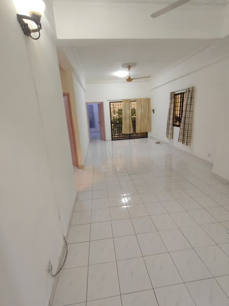 Kondominium untuk Dijual di Sri Manja Court - CK Khoo - Living Room - PropertyGuru.com.my