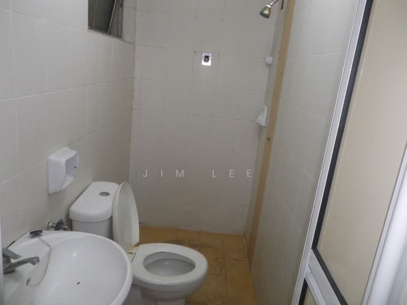 Townhouse for Sale in Taman Amansiara (Rawang) - Jim Lee - Bathroom - PropertyGuru.com.my