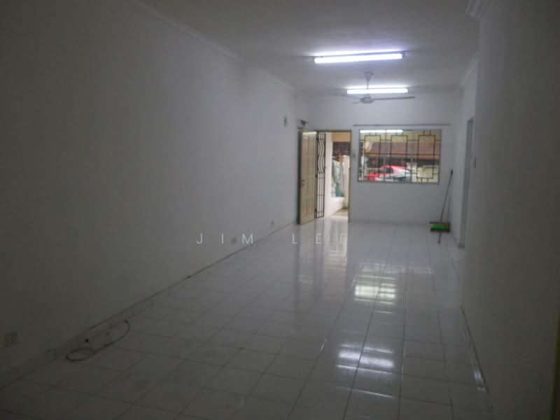 Townhouse for Sale in Taman Amansiara (Rawang) - Jim Lee - Living Room - PropertyGuru.com.my