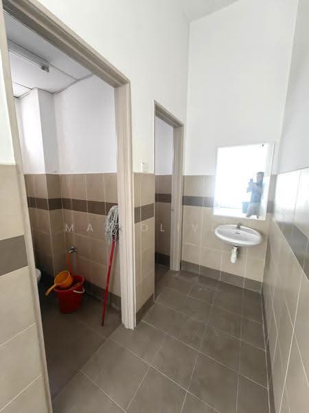 Kedai / Pejabat untuk Disewa di Bukit Jalil (Kuala Lumpur) - Mak Oliver - Bathroom - PropertyGuru.com.my
