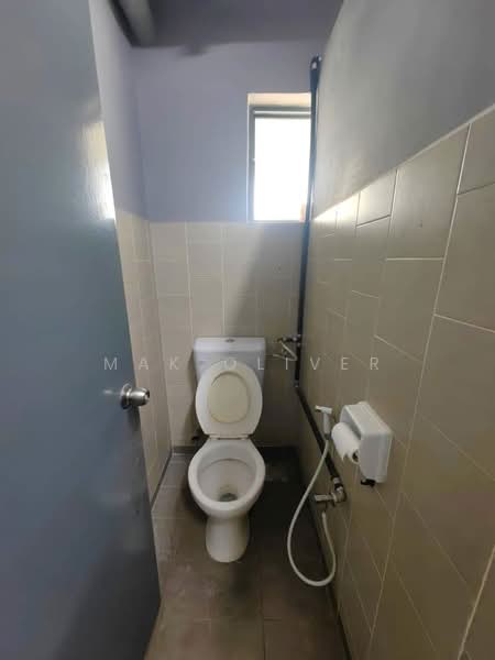 Shop / Office for Rent in Taman Esplanad (Bukit Jalil) - Mak Oliver - Bathroom - PropertyGuru.com.my