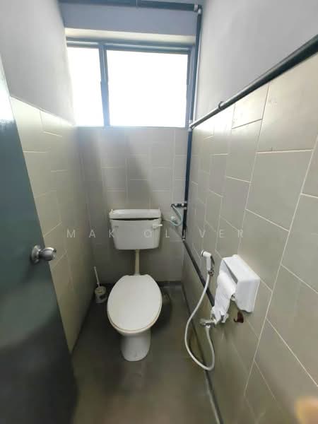 Shop / Office for Rent in Taman Esplanad (Bukit Jalil) - Mak Oliver - Bathroom - PropertyGuru.com.my