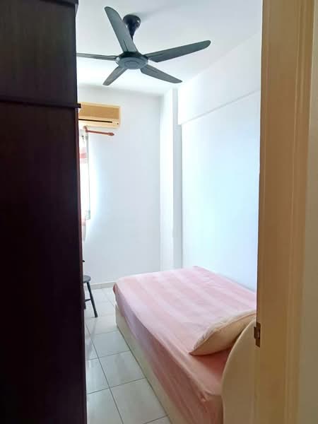Kondominium untuk Disewa di Gold Coast Resort Condominium - Gan Chun Kai - Bedroom - PropertyGuru.com.my