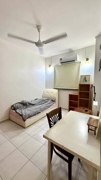 Kondominium untuk Disewa di Gold Coast Resort Condominium - Gan Chun Kai - Bedroom - PropertyGuru.com.my