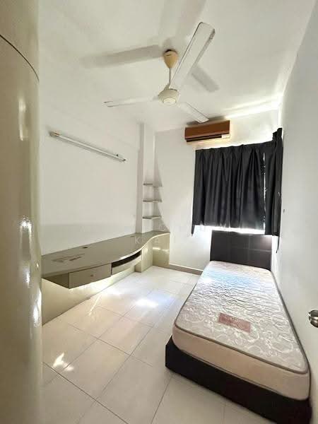 Condominium for Rent at Gold Coast Resort Condominium - Gan Chun Kai - Bedroom - PropertyGuru.com.my
