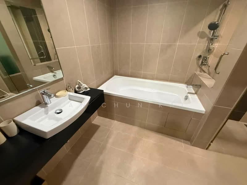 Kondominium untuk Disewa di Gurney Paragon - Gan Chun Kai - Bathroom - PropertyGuru.com.my