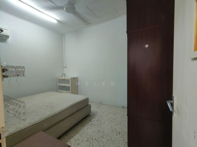 Rumah Teres untuk Disewa di Taman Sin Hoe (Bukit Baru) - Helen BF - Bedroom - PropertyGuru.com.my