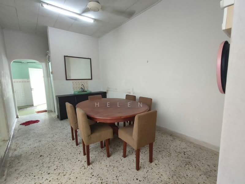 Rumah Teres untuk Disewa di Taman Sin Hoe (Bukit Baru) - Helen BF - Dining Room - PropertyGuru.com.my
