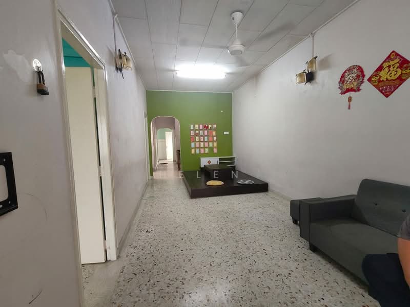 Rumah Teres untuk Disewa di Taman Sin Hoe (Bukit Baru) - Helen BF - Living Room - PropertyGuru.com.my