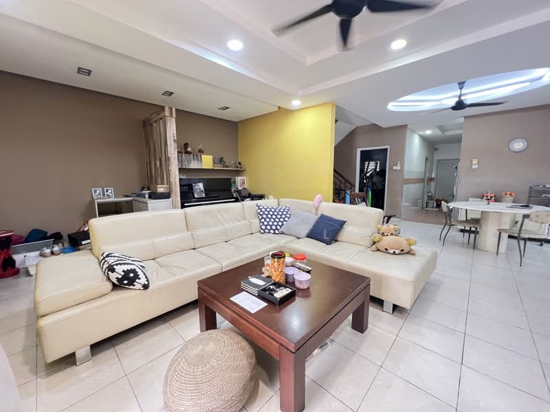 Rumah Teres 2 Tingkat untuk Dijual di Seksyen 11 (Kota Damansara) - Esther Lim - Living Room - PropertyGuru.com.my