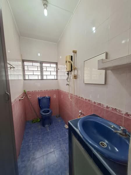 Rumah Teres 2 Tingkat untuk Dijual di Seksyen 17 (Petaling Jaya) - Charis Lee - Bathroom - PropertyGuru.com.my