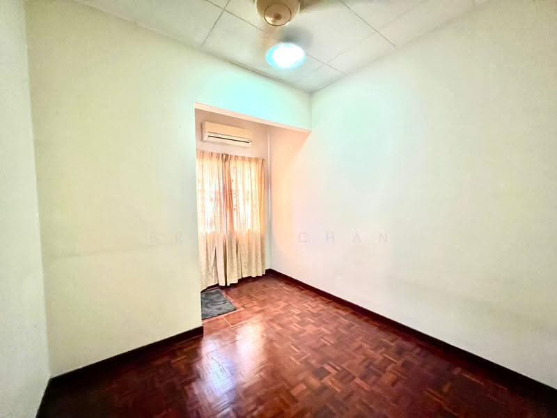 Rumah Teres 2-Tingkat untuk Dijual di Taman Kelana Idaman (Ara Damansara) - Bryan Chan - PropertyGuru.com.my