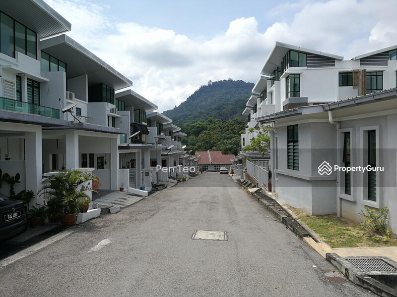 3-storey Terraced House for Sale in Teluk Kumbar (Teluk Kumbar) - Pen Teo - PropertyGuru.com.my