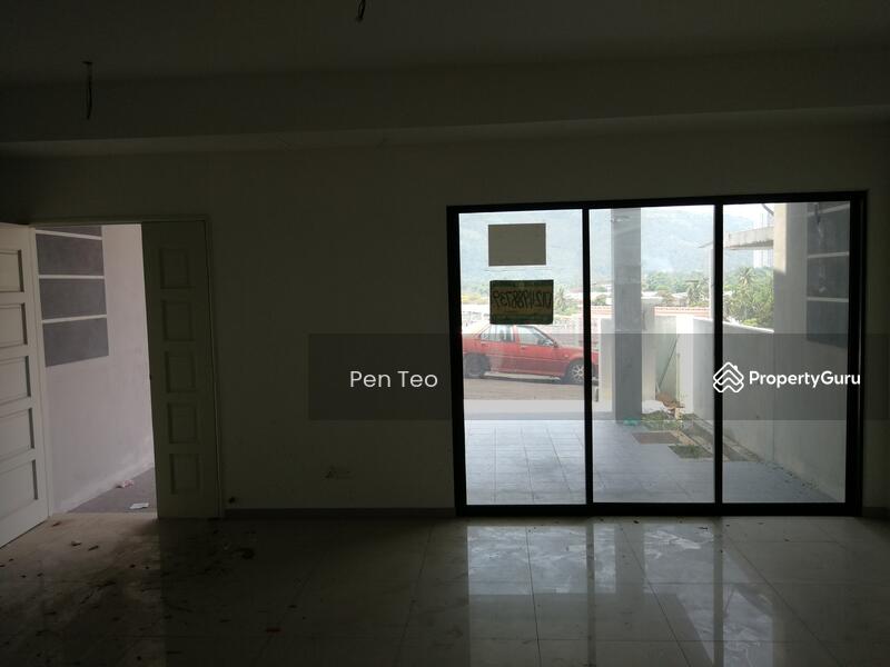 3-storey Terraced House for Sale in Teluk Kumbar (Teluk Kumbar) - Pen Teo - PropertyGuru.com.my