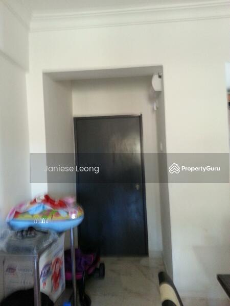 Plaster ceiling living/dining area