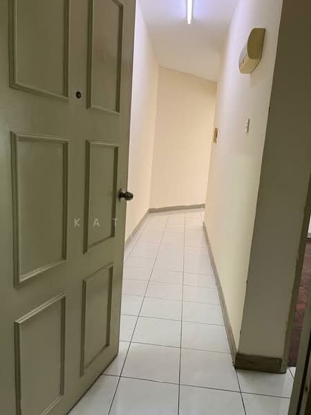 Kondominium untuk Disewa di Bukit OUG Condominiums - Katherine Tan - Corridor - PropertyGuru.com.my